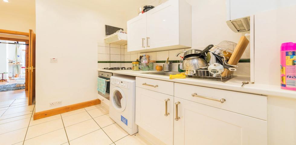 			PRIVATE GARDEN, 1 Bedroom, 1 bath, 1 reception Flat			 Grosvenor Gardens, WILLESDEN GREEN